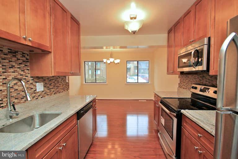 8533 Gwynedd Way Springfield, VA 22153 - Photo 2 of 30 Kitchen