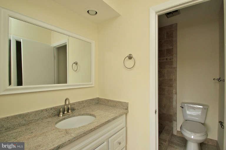 8533 Gwynedd Way Springfield, VA 22153 - Photo 14 of 30 Bath (Master)