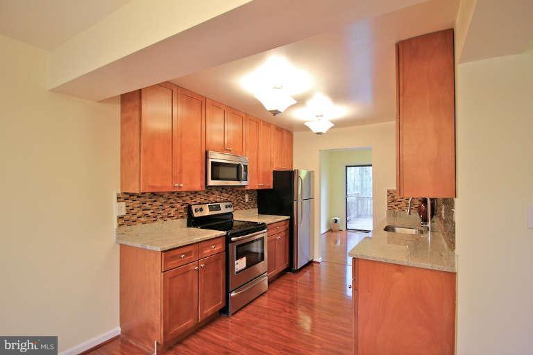 8533 Gwynedd Way Springfield, VA 22153 - Photo 3 of 30 Kitchen