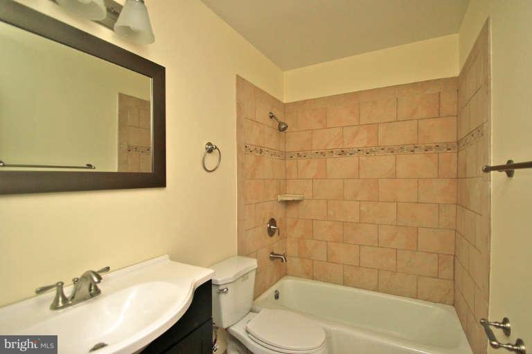 8533 Gwynedd Way Springfield, VA 22153 - Photo 23 of 30 Bath