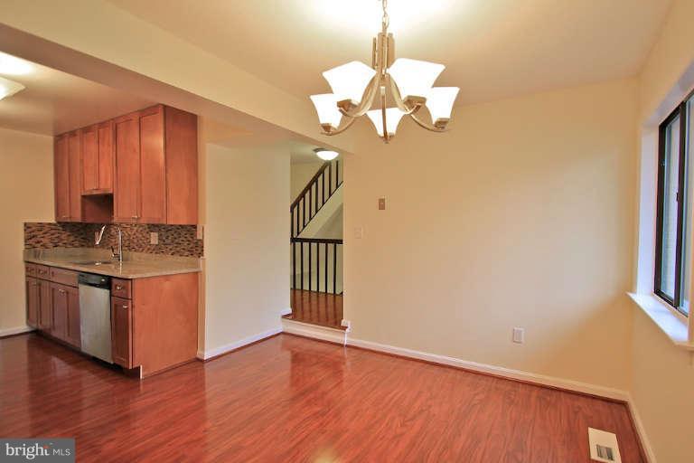 8533 Gwynedd Way Springfield, VA 22153 - Photo 4 of 30 Family Room