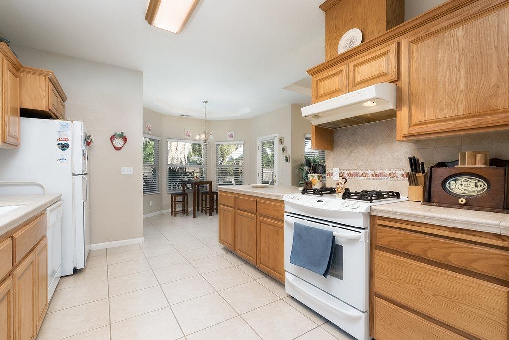 385 South Maple Drive Reedley, CA 93654 - Photo 11 of 36 Gallery Image 11
