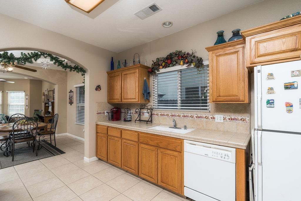 385 South Maple Drive Reedley, CA 93654 - Photo 12 of 36 Gallery Image 12
