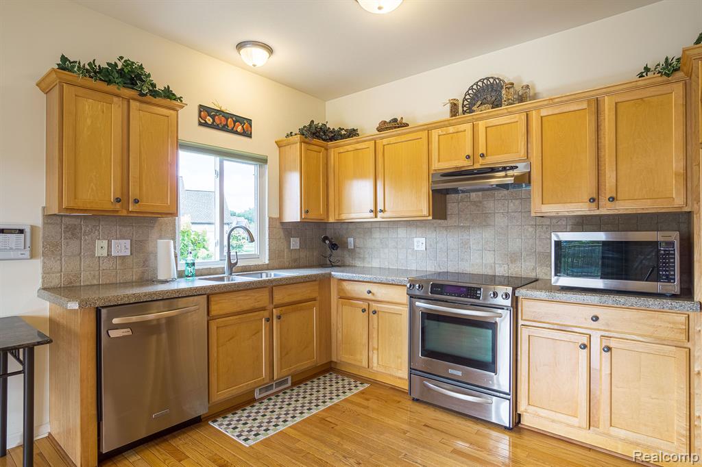2125 Lagoon Drive Rochester Hills, MI 48309 - Photo 23 of 59