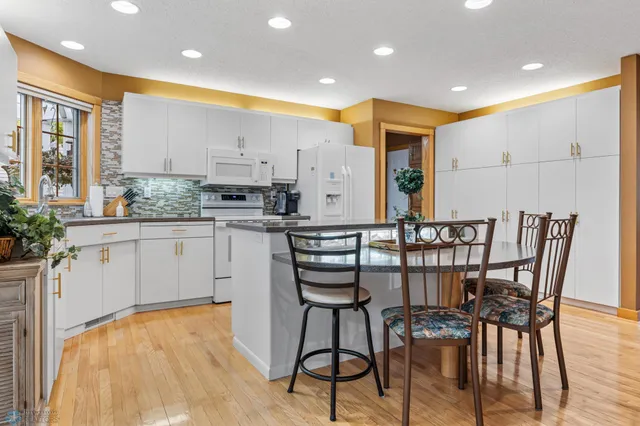 $779,900 | 4902 Rose Creek Parkway South, Fargo, ND 58104