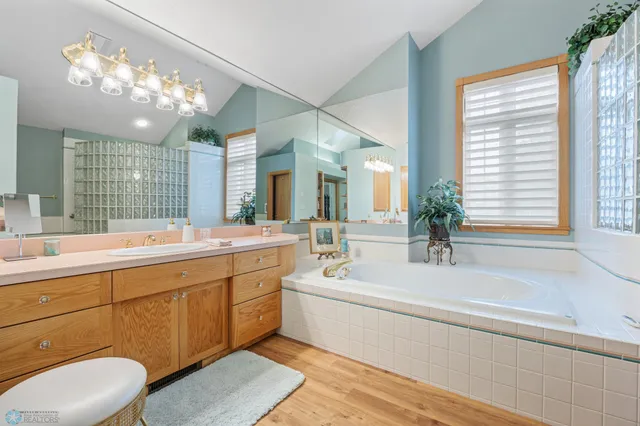 $779,900 | 4902 Rose Creek Parkway South, Fargo, ND 58104