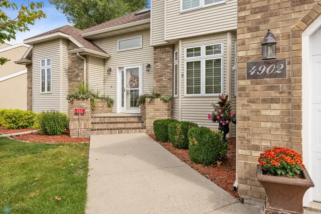 $779,900 | 4902 Rose Creek Parkway South, Fargo, ND 58104