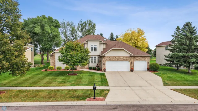 $779,900 | 4902 Rose Creek Parkway South, Fargo, ND 58104