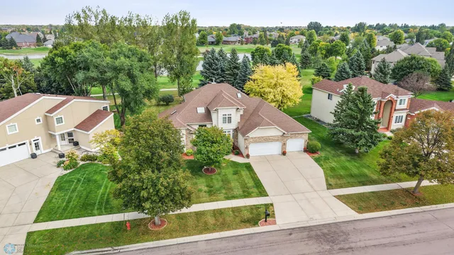 $779,900 | 4902 Rose Creek Parkway South, Fargo, ND 58104