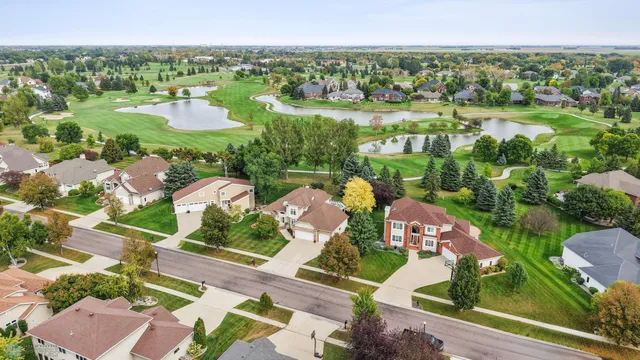 $779,900 | 4902 Rose Creek Parkway South, Fargo, ND 58104