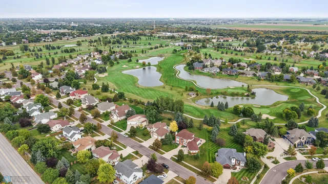 $779,900 | 4902 Rose Creek Parkway South, Fargo, ND 58104