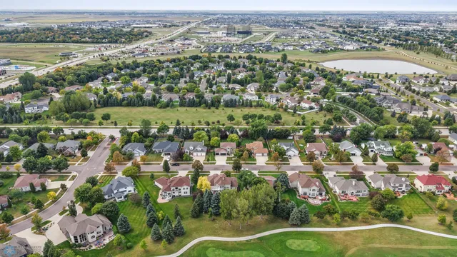 $779,900 | 4902 Rose Creek Parkway South, Fargo, ND 58104