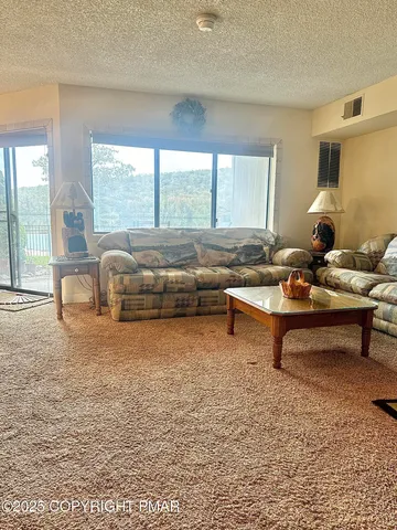 $1,650 | 33 Midlake Drive, Unit 101, Lake Harmony, PA 18624