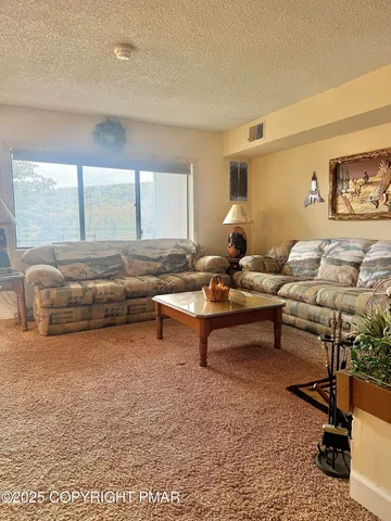 $1,650 | 33 Midlake Drive, Unit 101, Lake Harmony, PA 18624