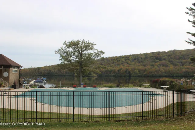 $1,650 | 33 Midlake Drive, Unit 101, Lake Harmony, PA 18624