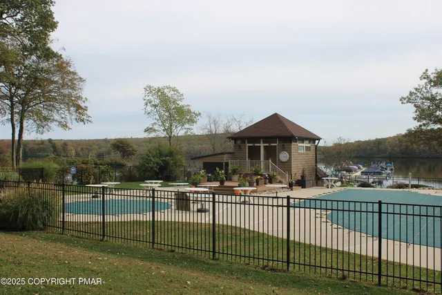 $1,650 | 33 Midlake Drive, Unit 101, Lake Harmony, PA 18624