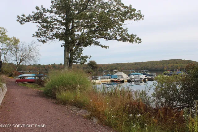 $1,650 | 33 Midlake Drive, Unit 101, Lake Harmony, PA 18624