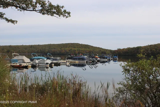 $1,650 | 33 Midlake Drive, Unit 101, Lake Harmony, PA 18624