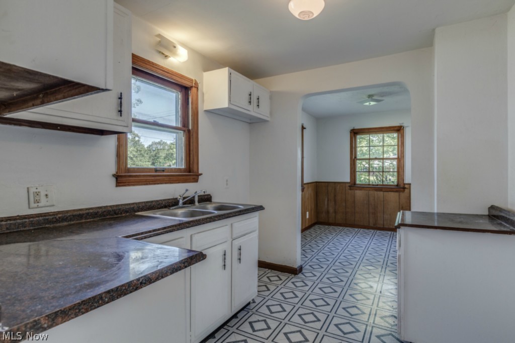 26193 Tryon Road Bedford, OH 44146 - Photo 2 of 23 Gallery Image 2