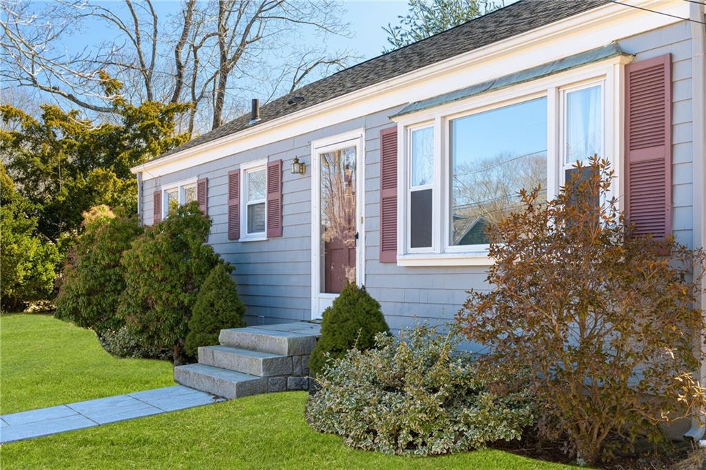 5 New Hampshire Avenue Barrington, RI 02806 - Photo 1 of 36