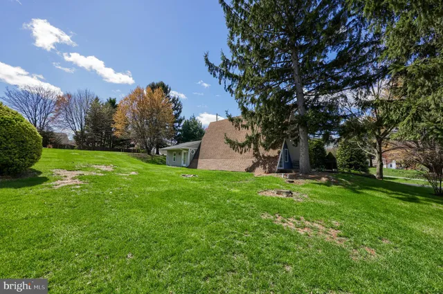 a view of a house with backyard and sitting area