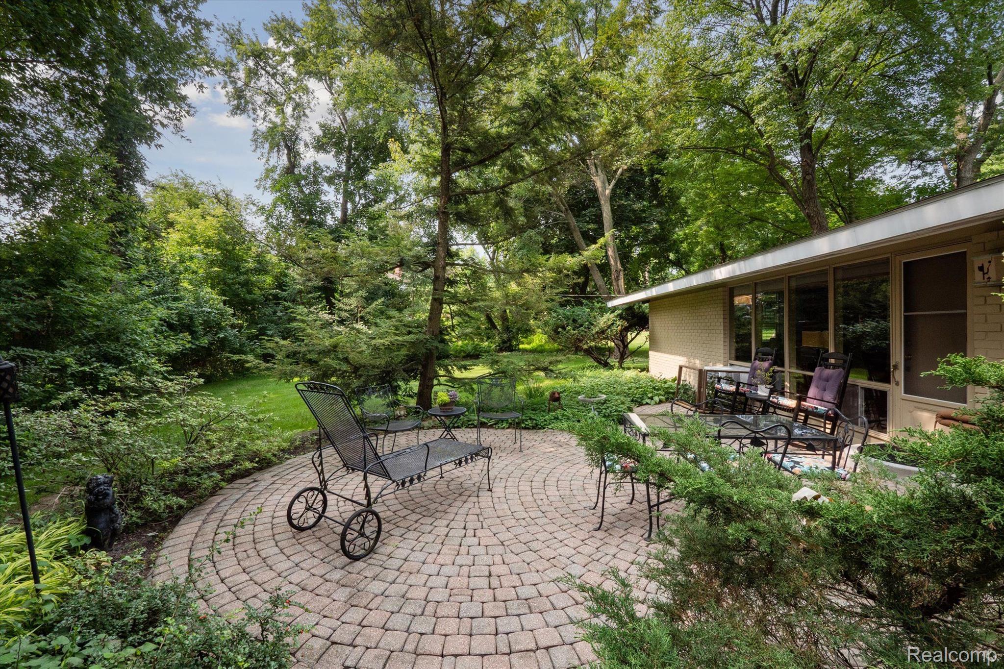 29505 Sugar Spring Road Farmington, MI 48334 - Photo 42 of 47 Gallery Image 42
