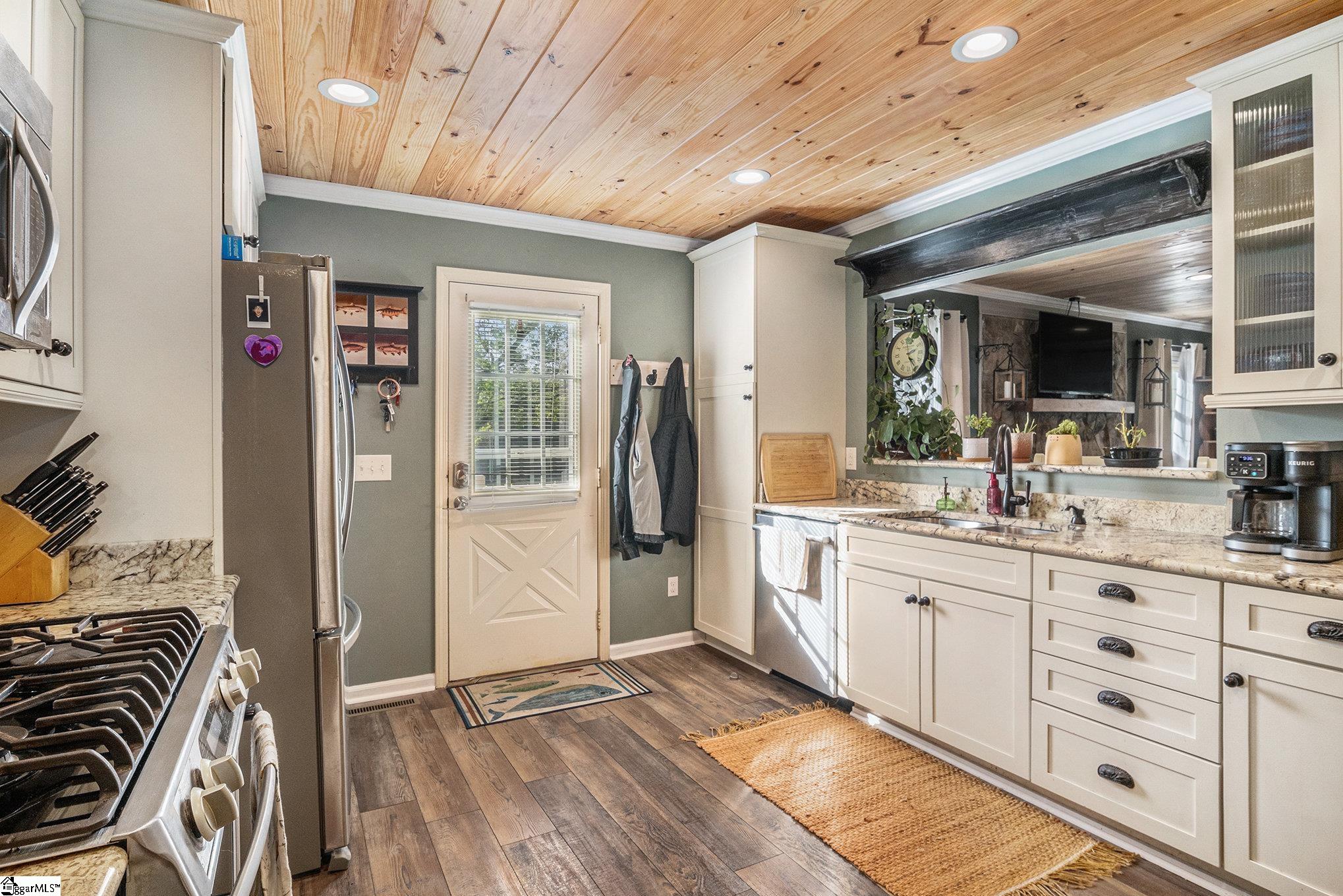 200 Inlet Point Road Fair Play, SC 29643 - Photo 9 of 25