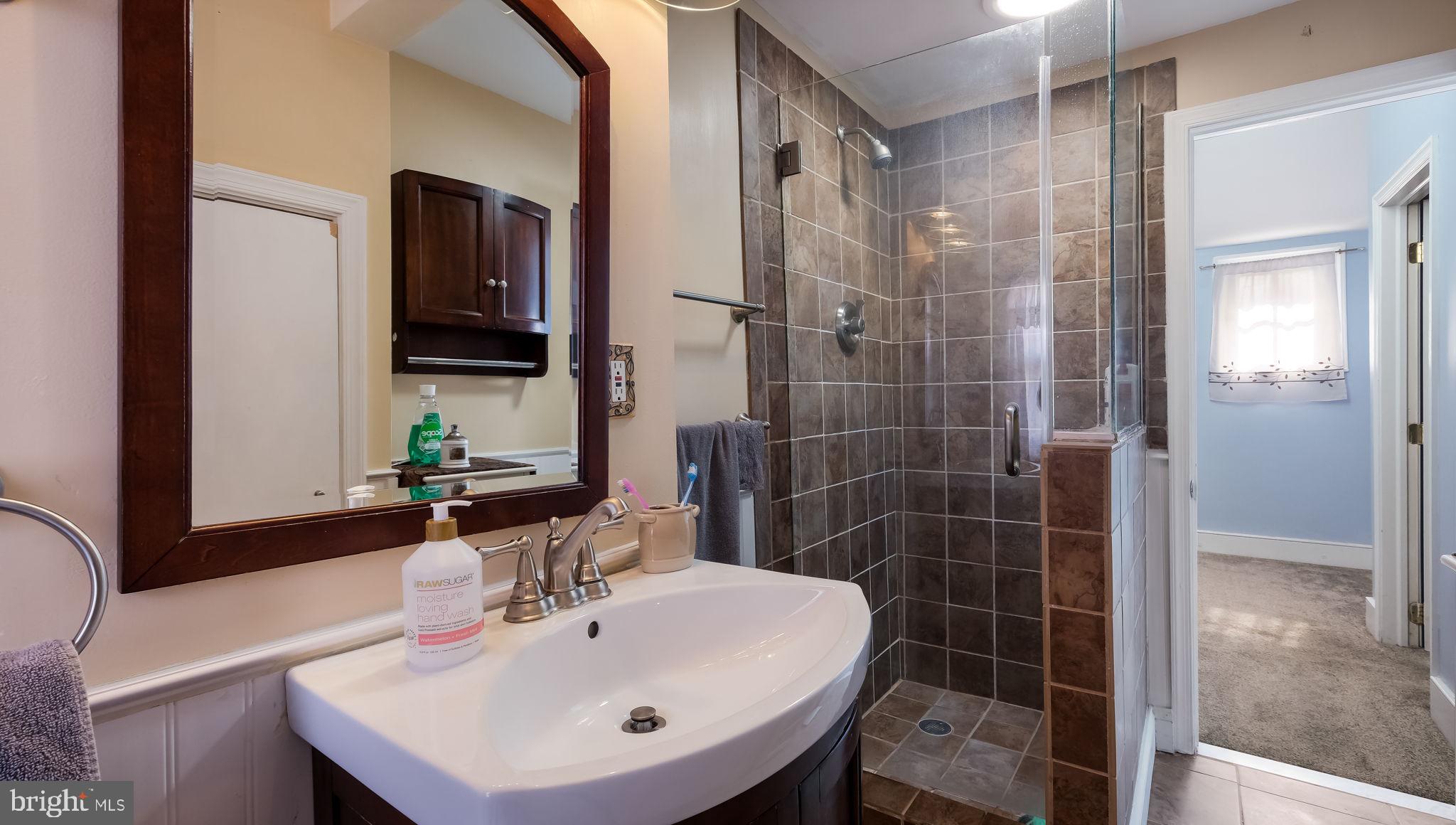 276 Orchard Road Springfield, PA 19064 - Photo 20 of 26 2nd floor bath