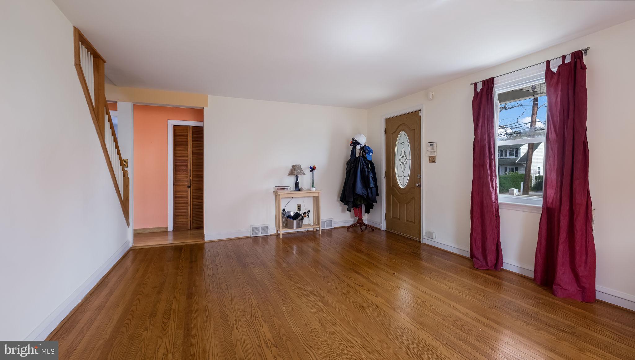 276 Orchard Road Springfield, PA 19064 - Photo 8 of 26 Living Room