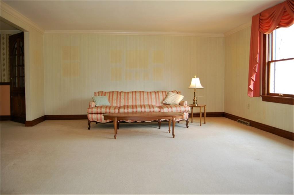 110 Woodside Road Pittsburgh, PA 15221 - Photo 4 of 24 Gallery Image 4