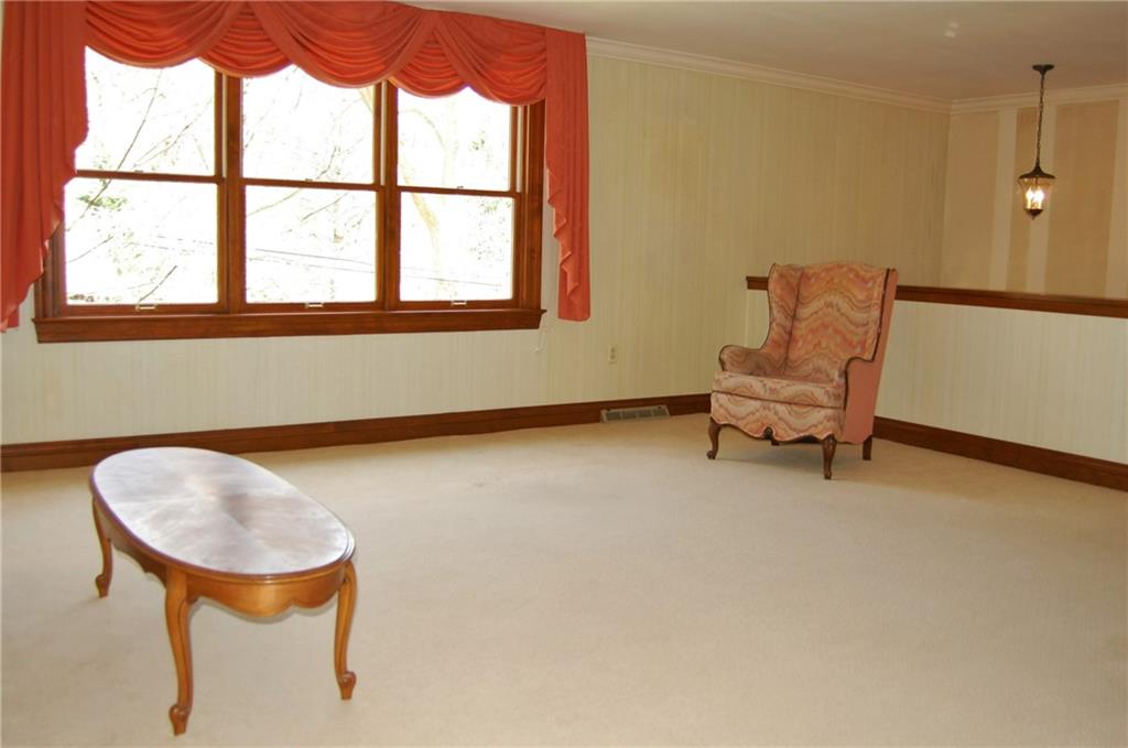110 Woodside Road Pittsburgh, PA 15221 - Photo 6 of 24 Gallery Image 6