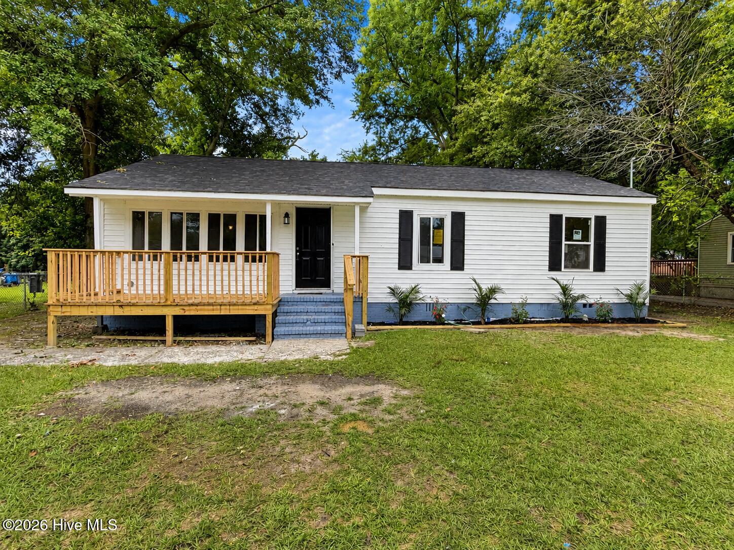 2010 Virginia Avenue Augusta, GA 30906 - Photo 6 of 37 28_charming_ranch_house_with_porch_entra
