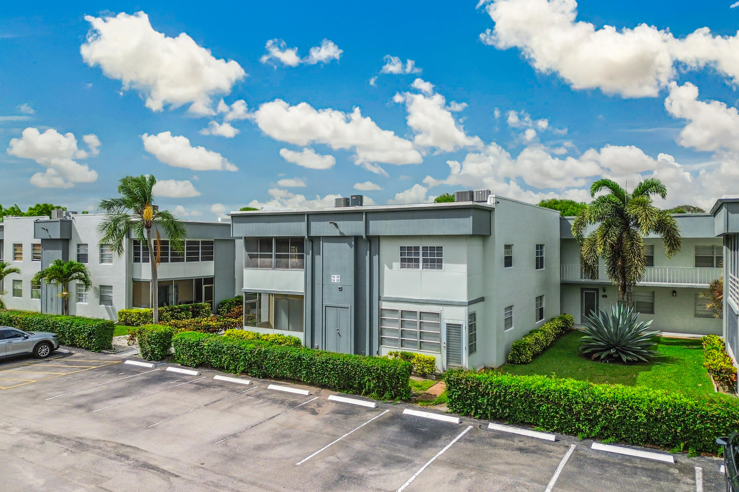 560 Capri East Delray Beach, FL 33484 - Photo 1 of 22 560 Capri L-39
