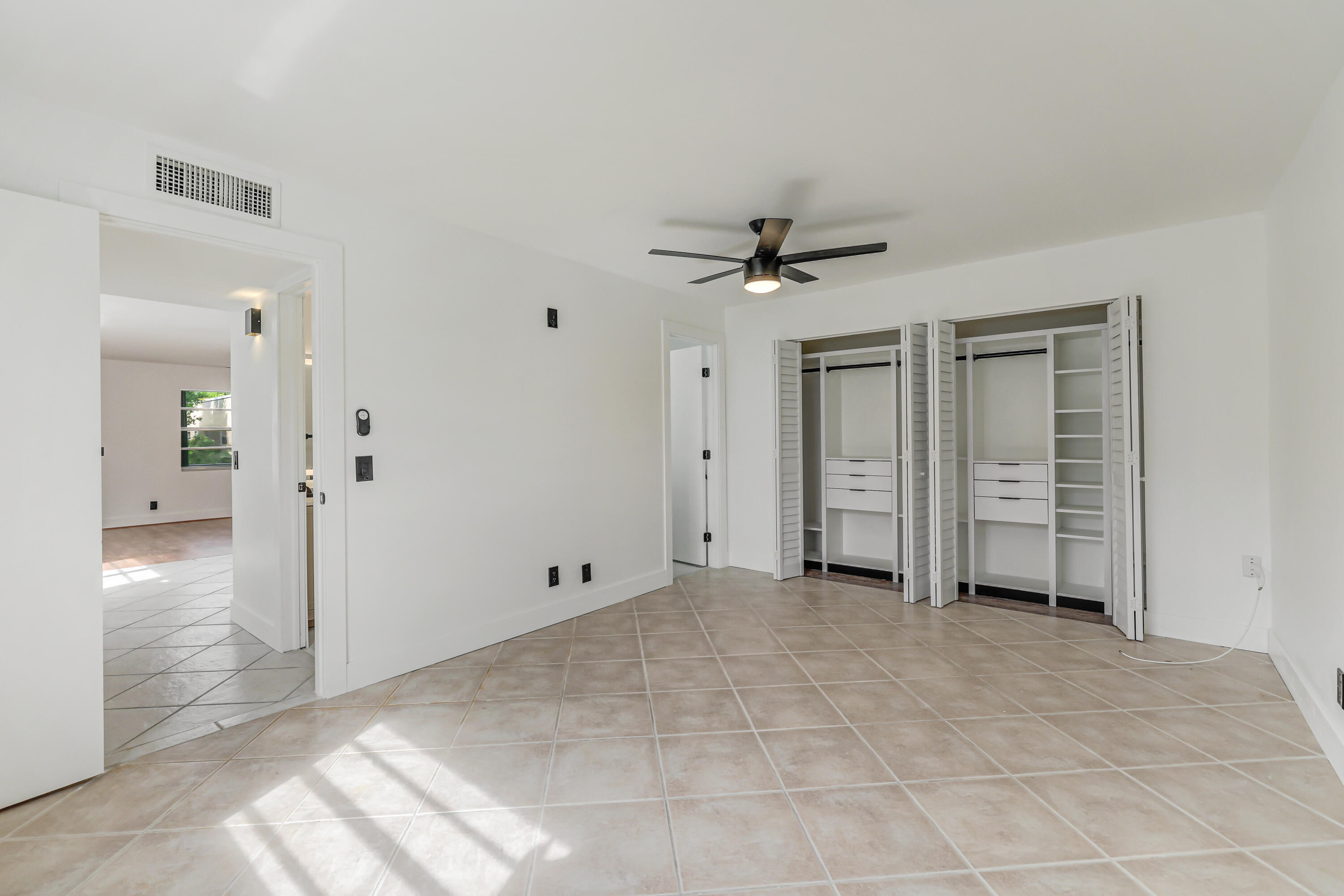 560 Capri East Delray Beach, FL 33484 - Photo 11 of 22 560 Capri L-25