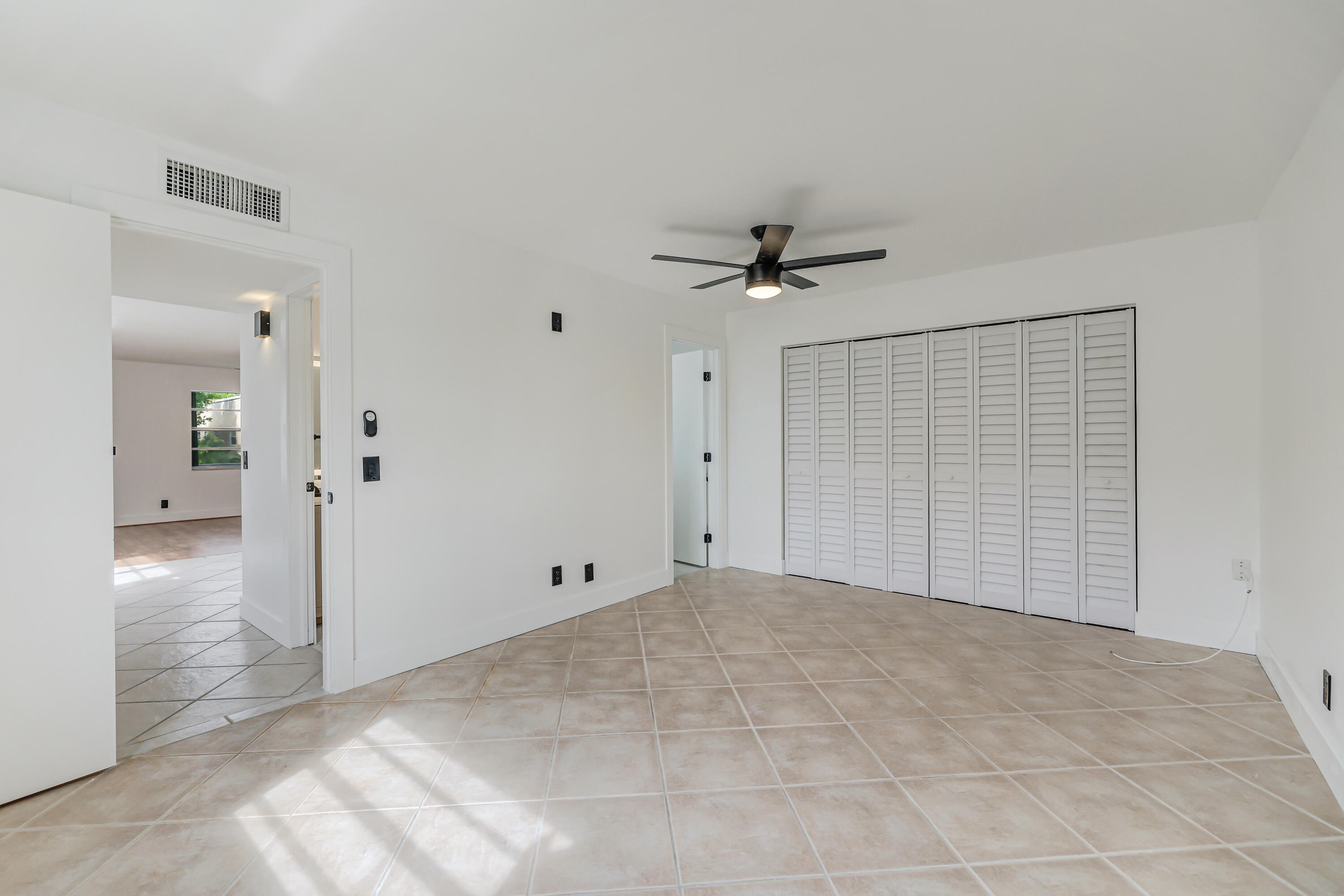 560 Capri East Delray Beach, FL 33484 - Photo 13 of 22 560 Capri L-26