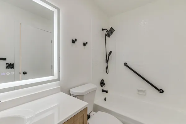 $1,800 | 560 Capri East, Delray Beach, FL 33484