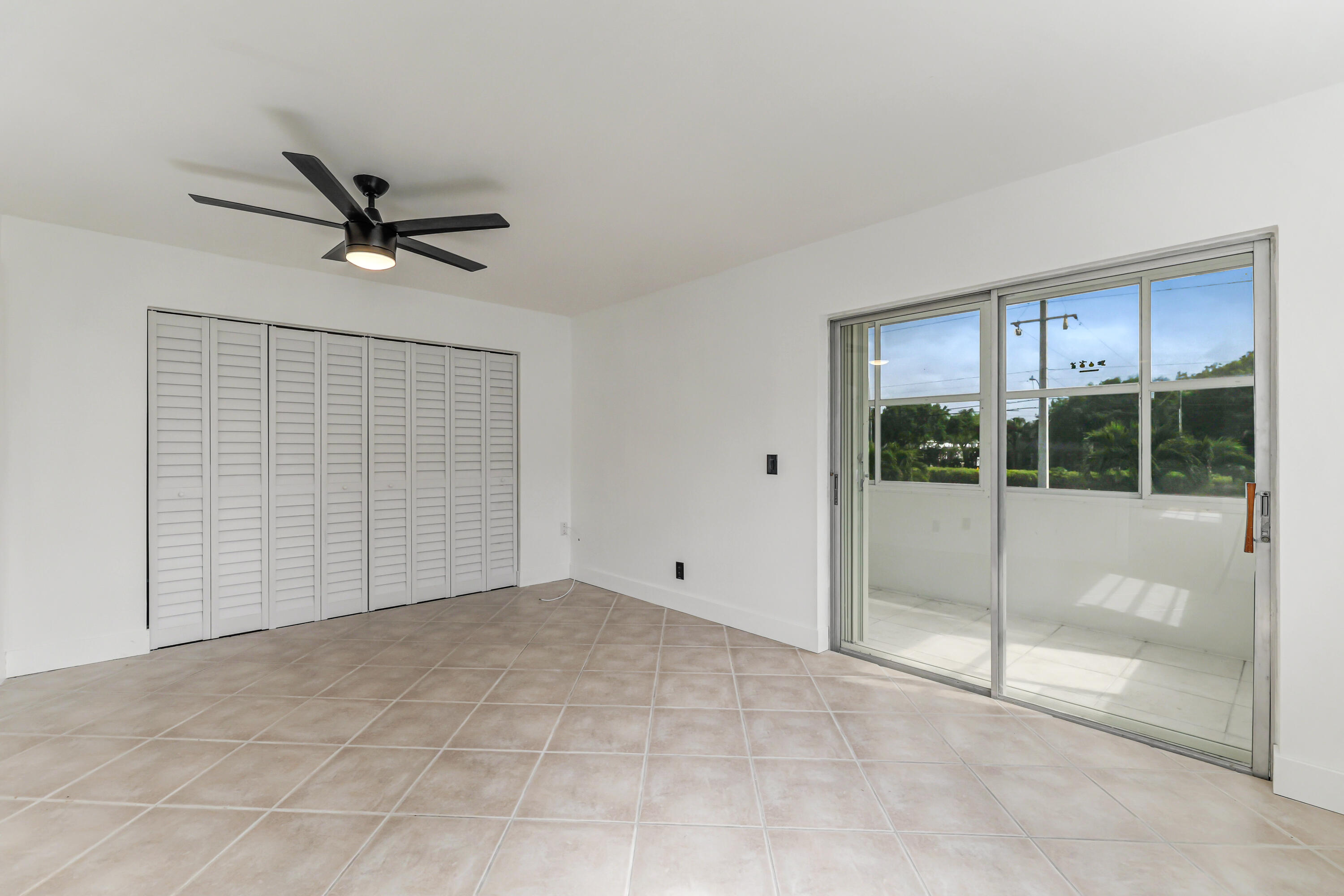 560 Capri East Delray Beach, FL 33484 - Photo 16 of 22 560 Capri L-27