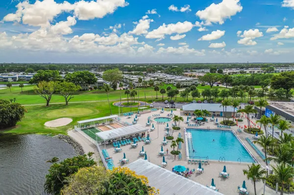 $1,800 | 560 Capri East, Delray Beach, FL 33484