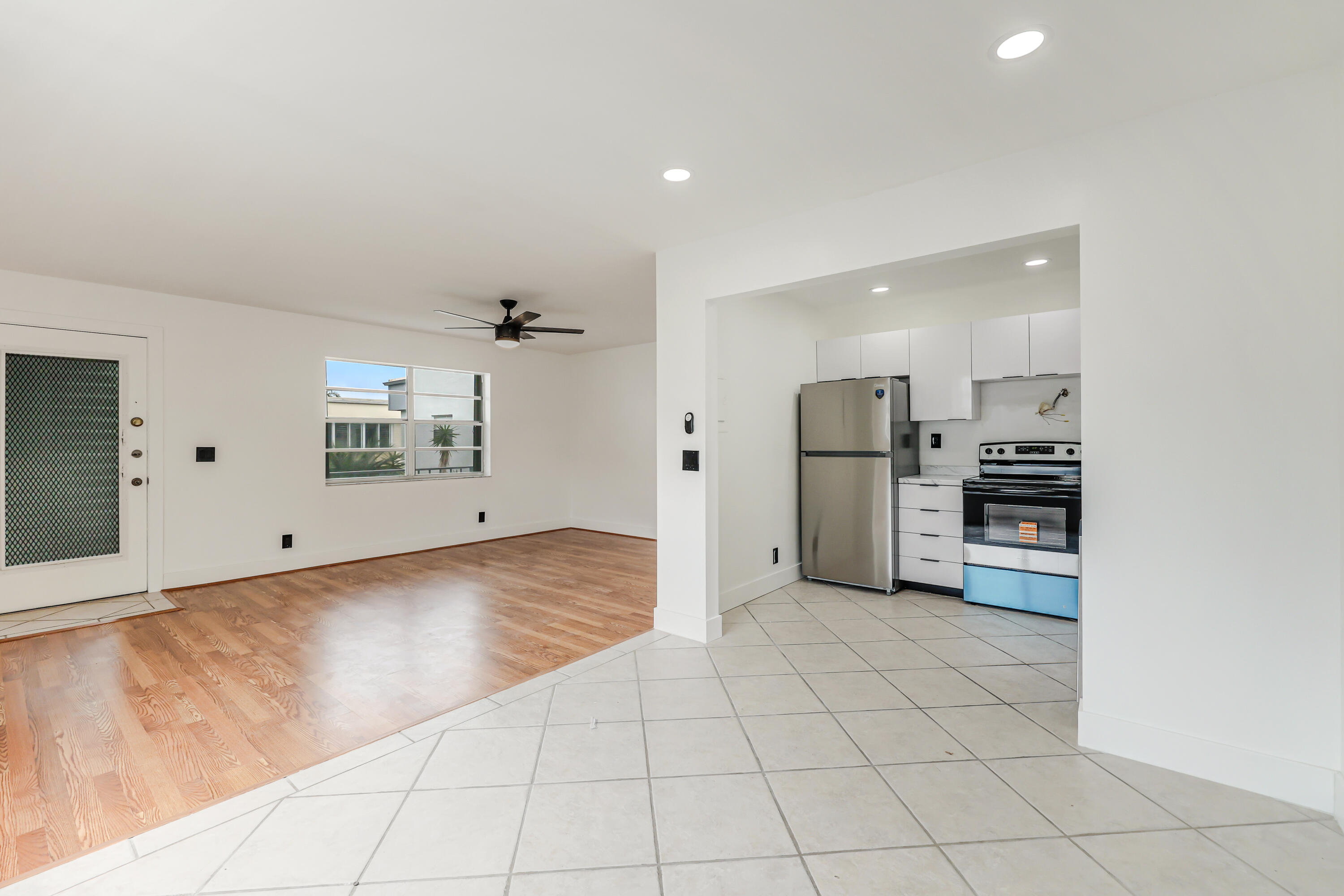 560 Capri East Delray Beach, FL 33484 - Photo 3 of 22 560 Capri L-16