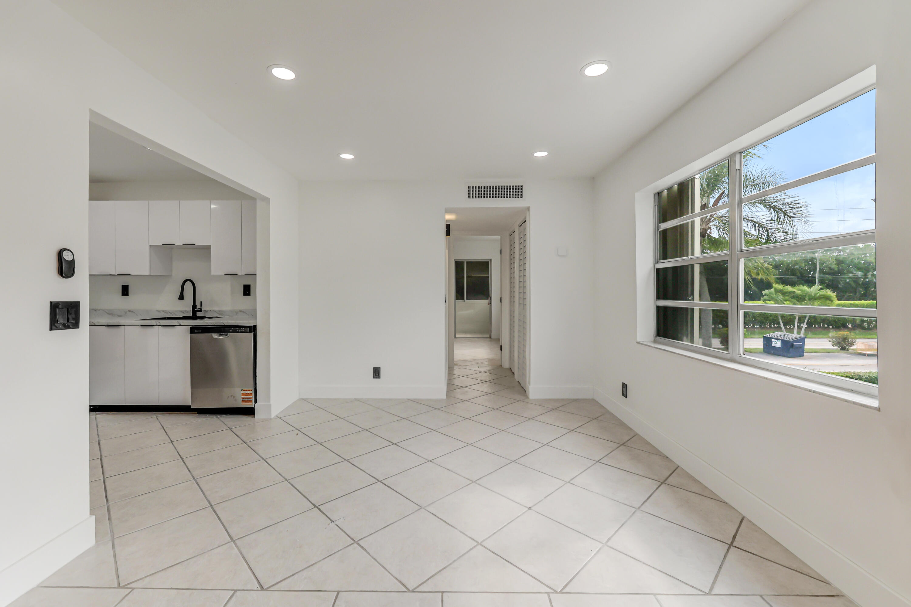560 Capri East Delray Beach, FL 33484 - Photo 4 of 22 560 Capri L-13