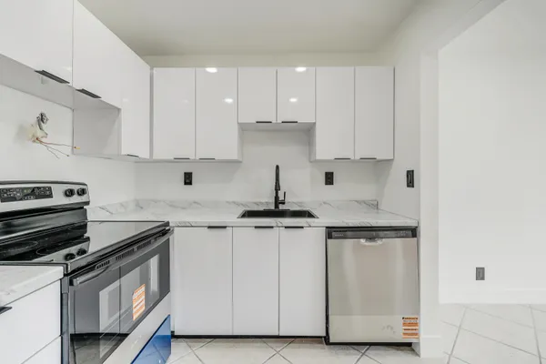 $1,800 | 560 Capri East, Delray Beach, FL 33484