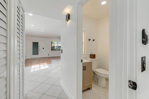 $1,800 | 560 Capri East, Delray Beach, FL 33484