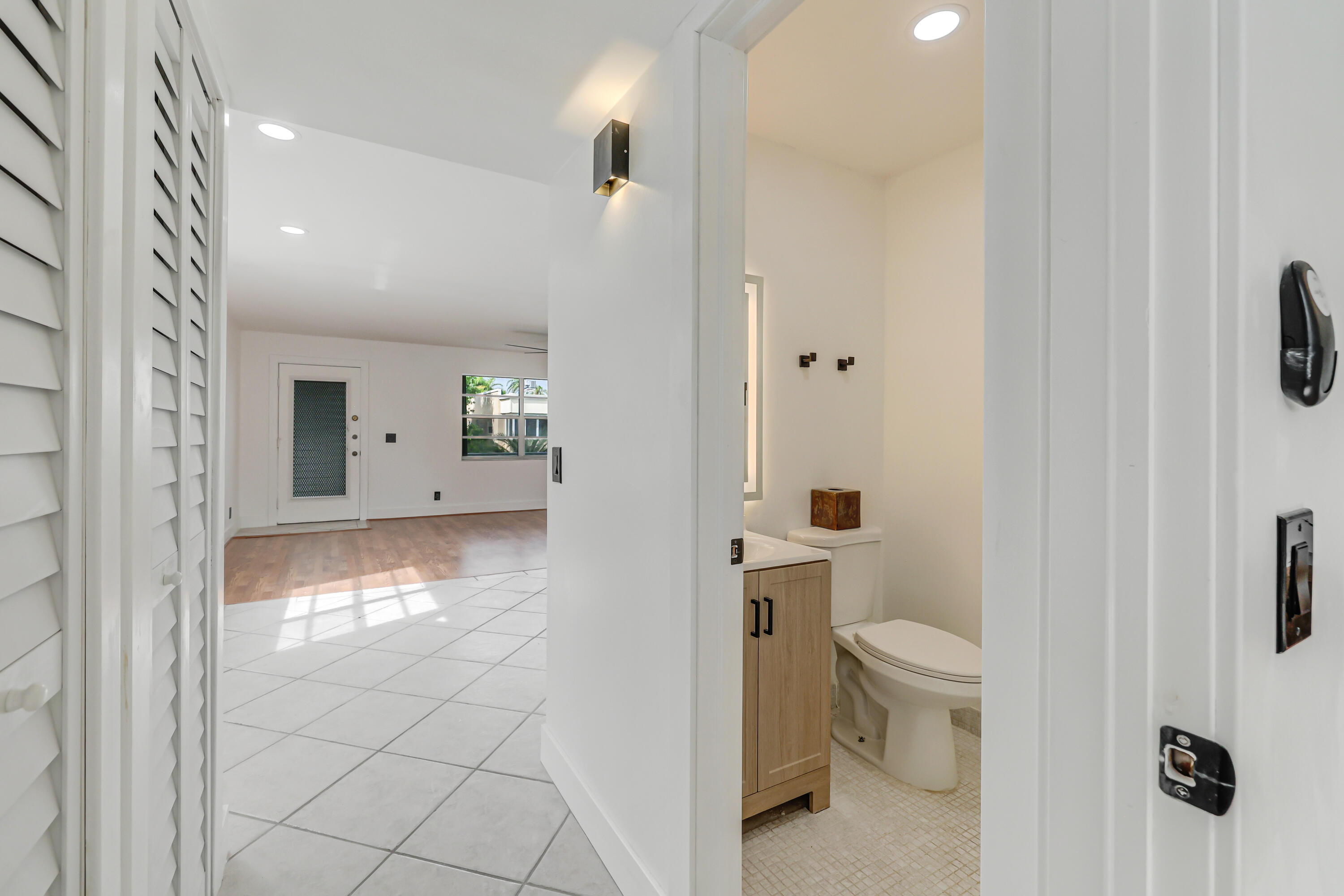 560 Capri East Delray Beach, FL 33484 - Photo 7 of 22 560 Capri L-23