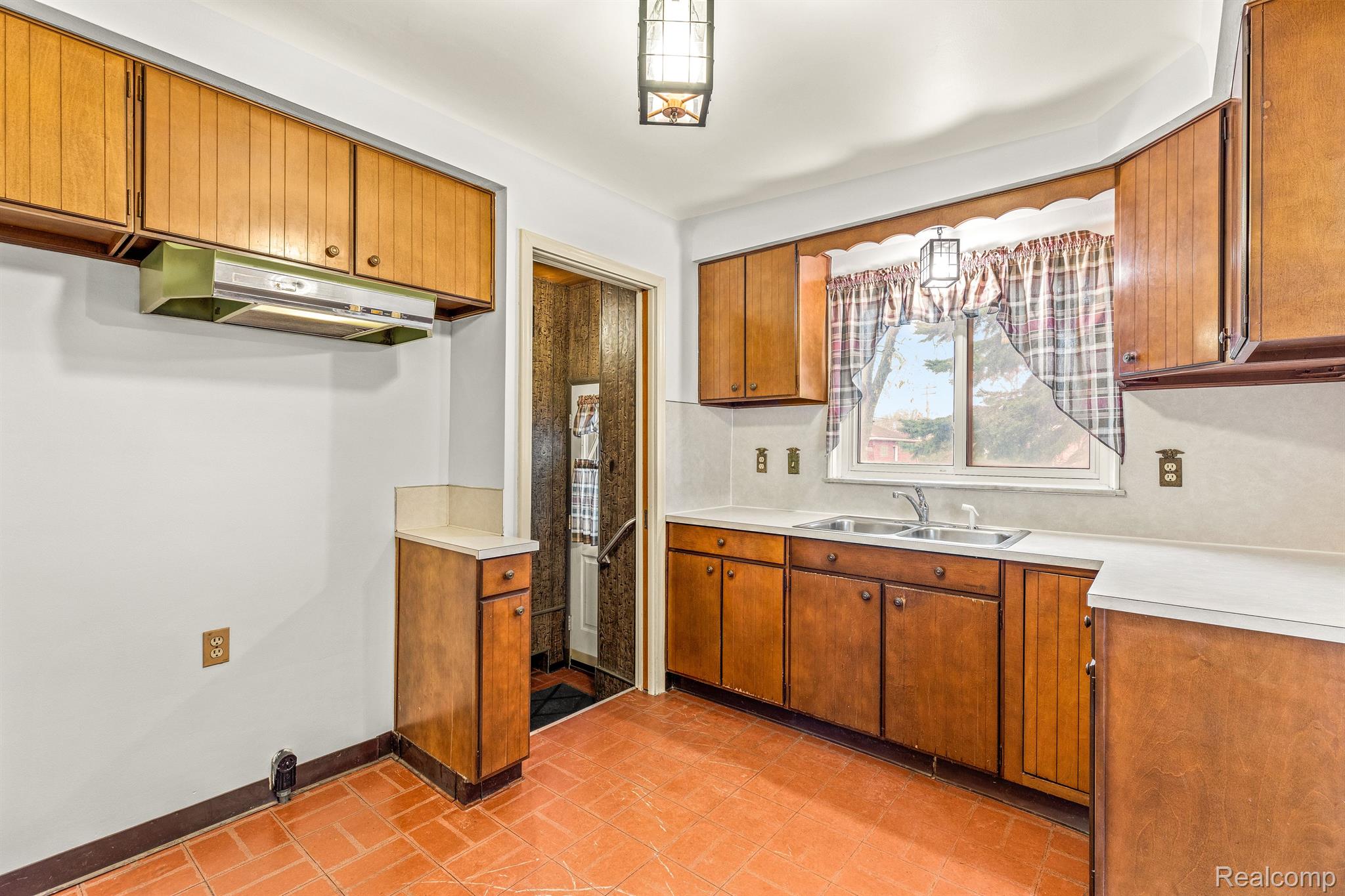 17447 Wick Road Allen Park, MI 48101 - Photo 11 of 26 Gallery Image 11