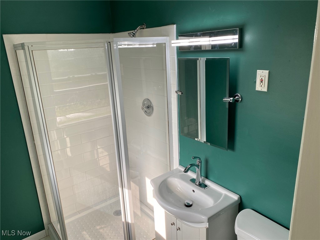 6261 Springwood Road Cleveland, OH 44130 - Photo 20 of 27 Master bathroom featuring a shower with door, toilet, and vanity