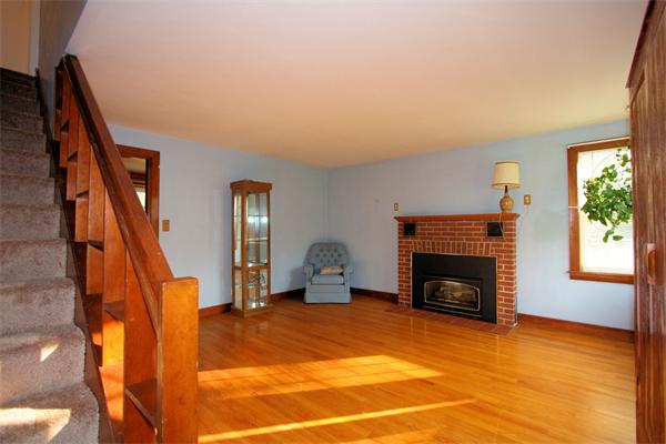 5 Hill Road Grafton, MA 01536 - Photo 8 of 19 Gallery Image 8
