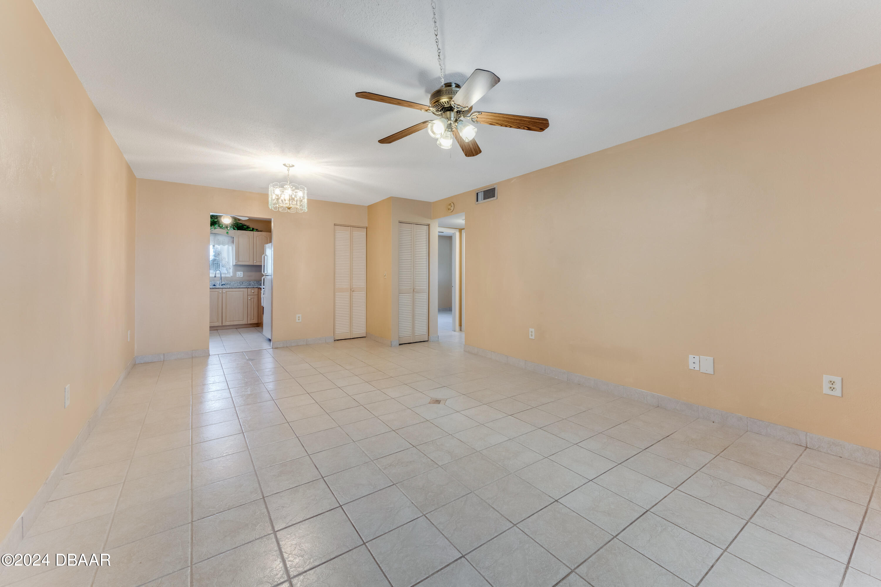 2711 North Halifax Avenue, Unit 282 Daytona Beach, FL 32118 - Photo 5 of 18 a view of a livingroom with a ceiling fan and window