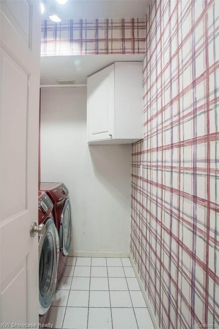 16897 Ryan Road Livonia, MI 48154 - Photo 25 of 34 Ryan Road_16897-Entry-Laundry-24.jpg