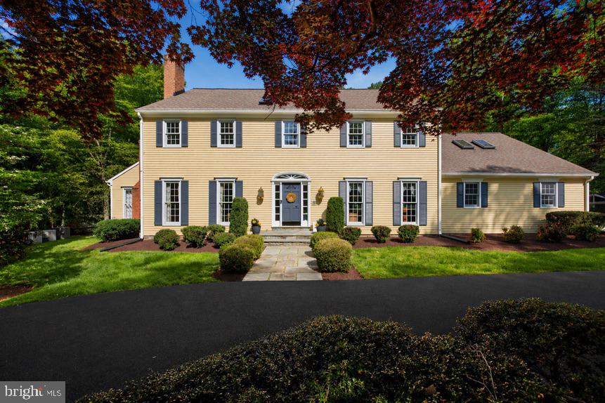11300 Tara Road Potomac, MD 20854 - Photo 2 of 3