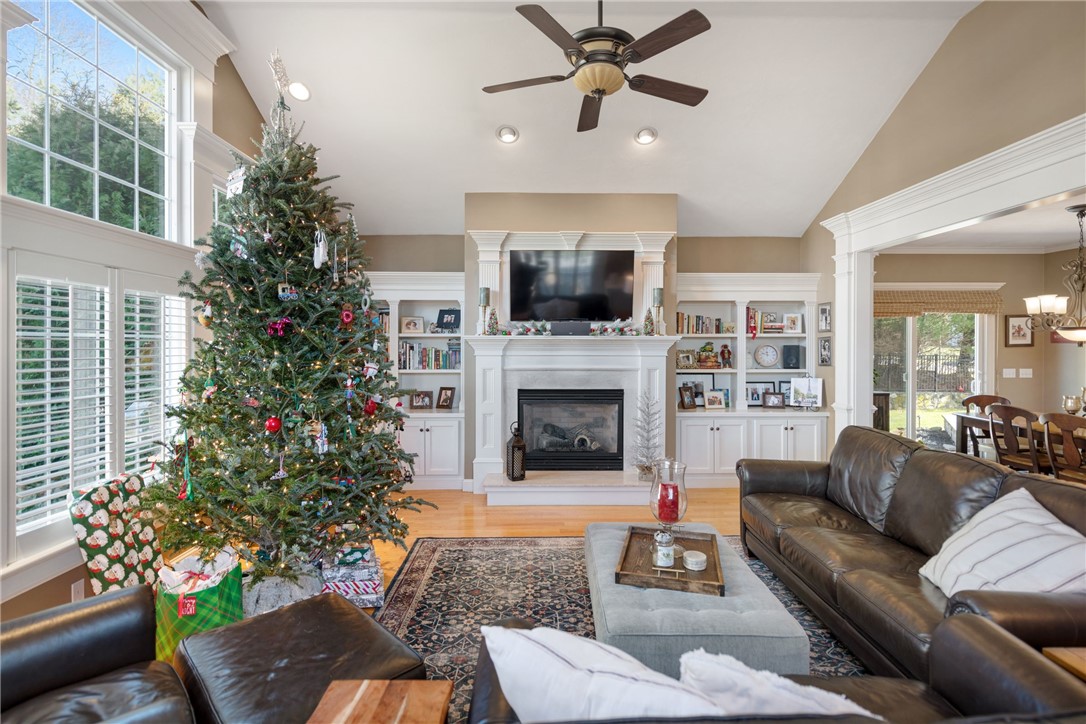 7 Stable Drive Cranston, RI 02831 - Photo 14 of 49